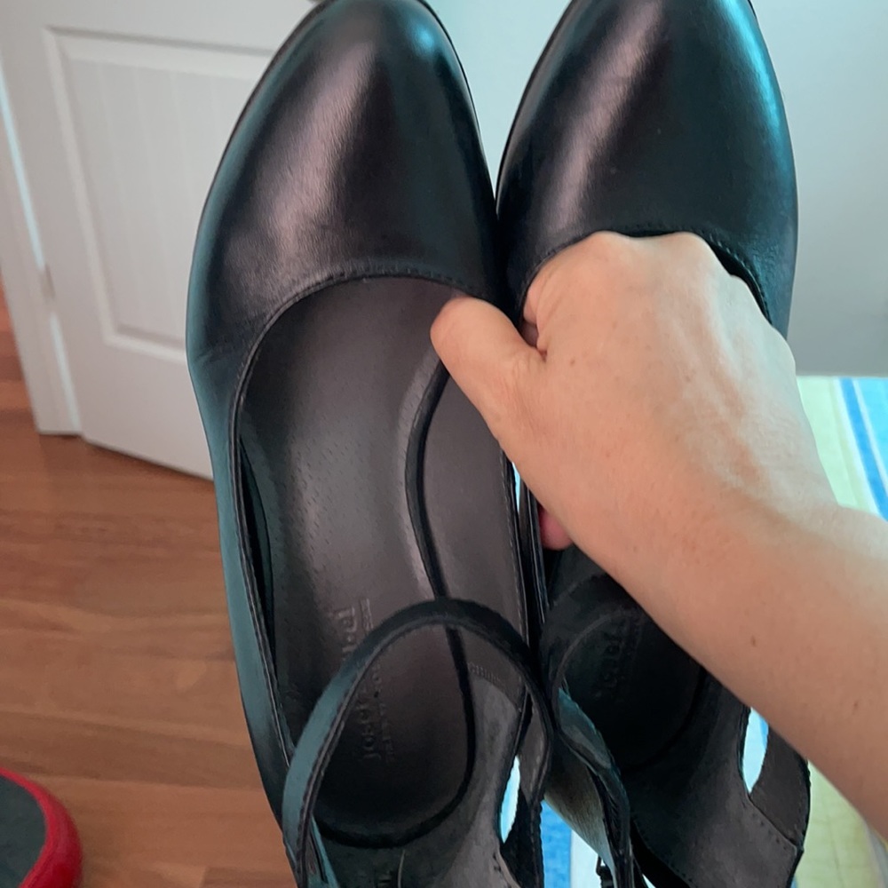 Shoes - Picture 2 of 4